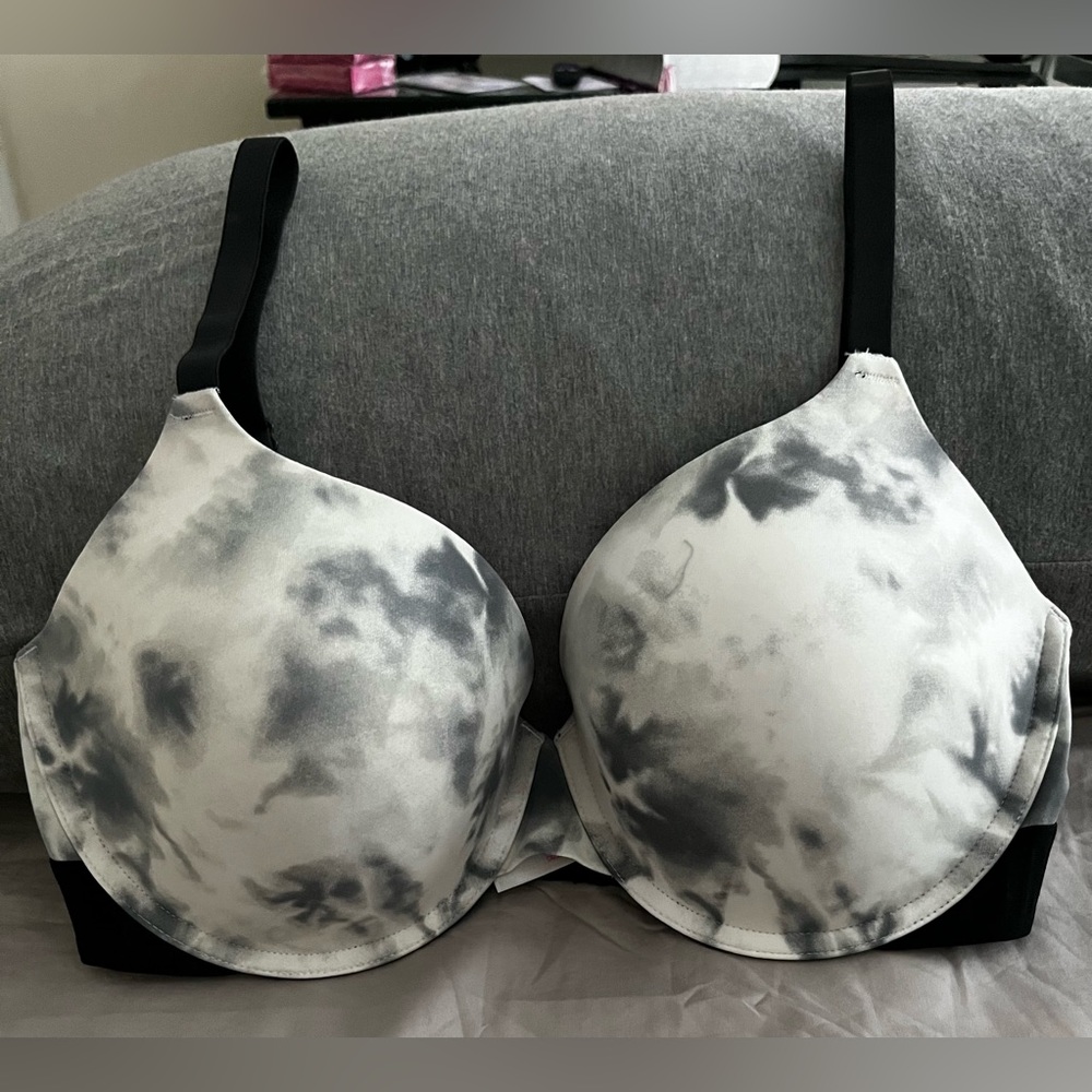 SOLD ~ PINK VICTORIA’S SECRET UNDERWIRE BRA